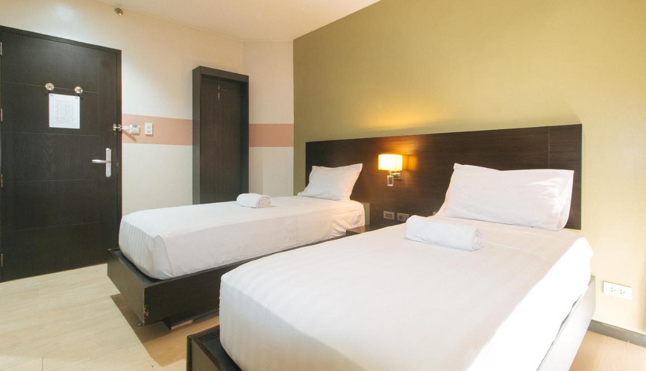 Lorenzzo Suites Hotel Makati City Bagian luar foto