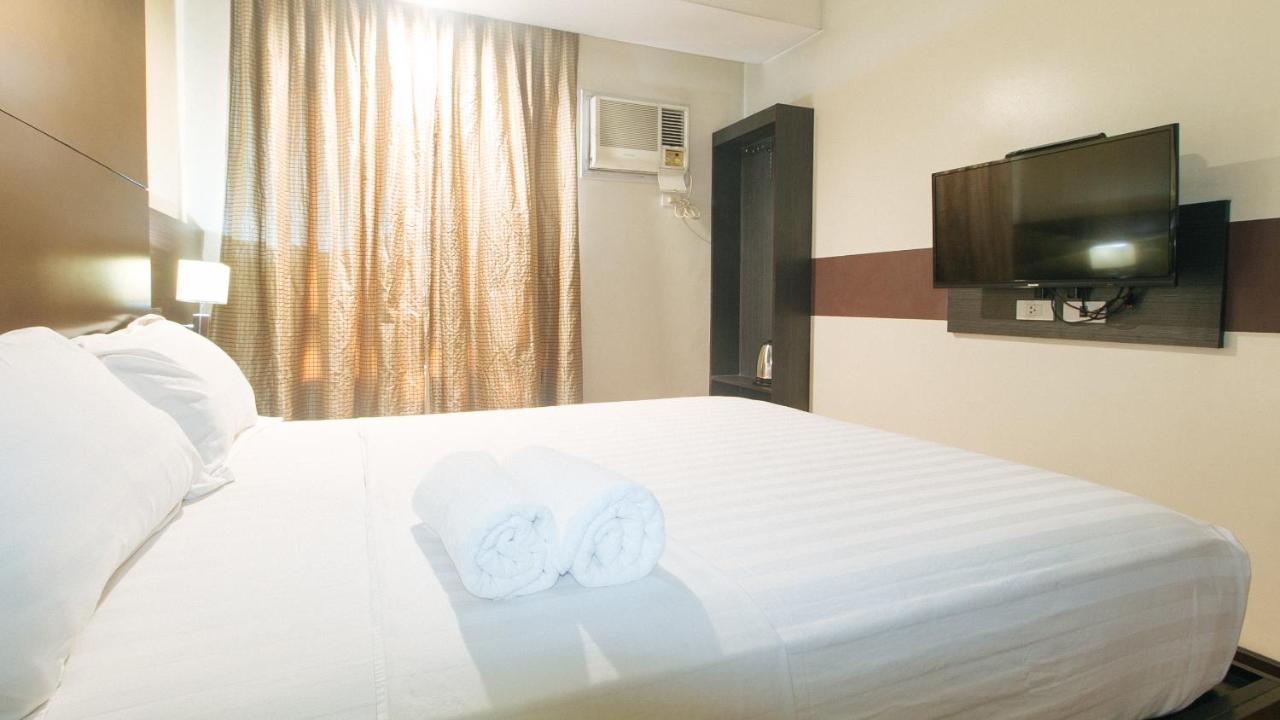 Lorenzzo Suites Hotel Makati City Bagian luar foto