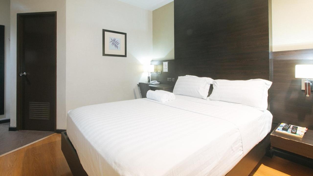 Lorenzzo Suites Hotel Makati City Bagian luar foto
