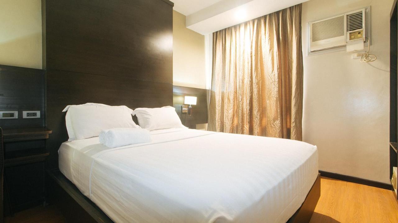 Lorenzzo Suites Hotel Makati City Bagian luar foto