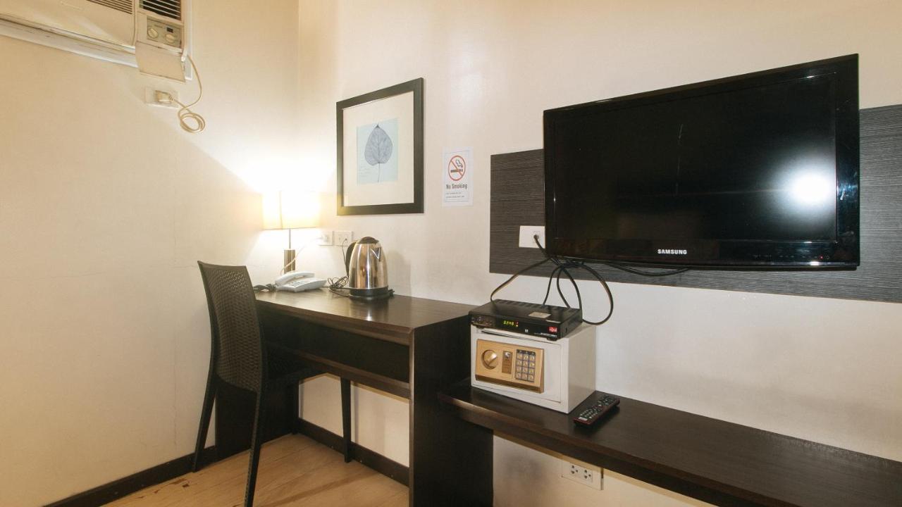 Lorenzzo Suites Hotel Makati City Bagian luar foto