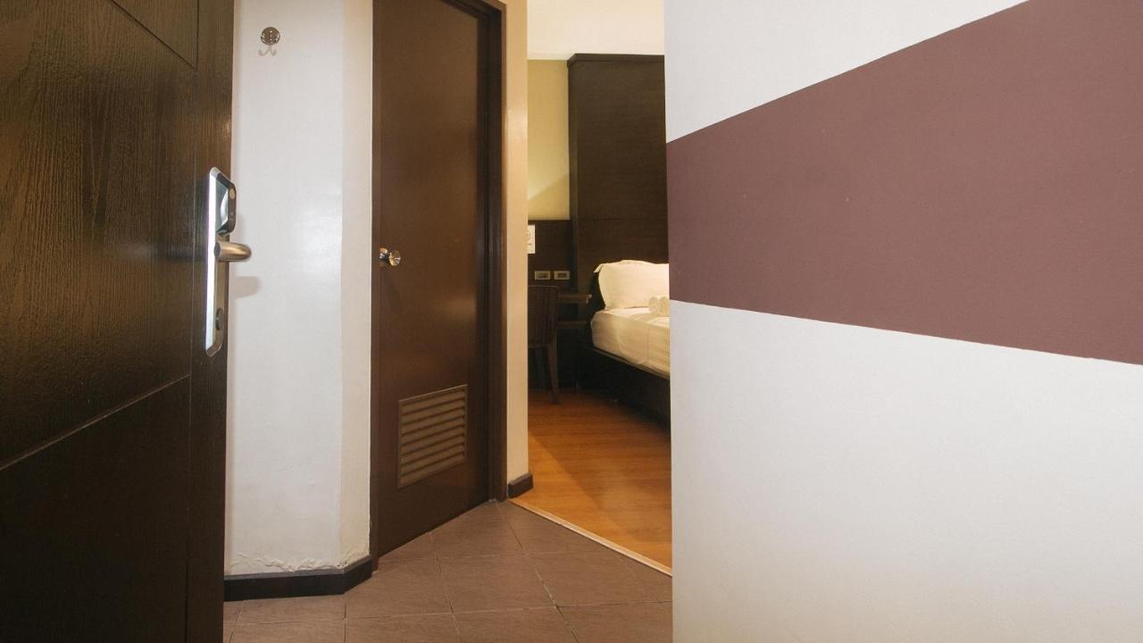 Lorenzzo Suites Hotel Makati City Bagian luar foto