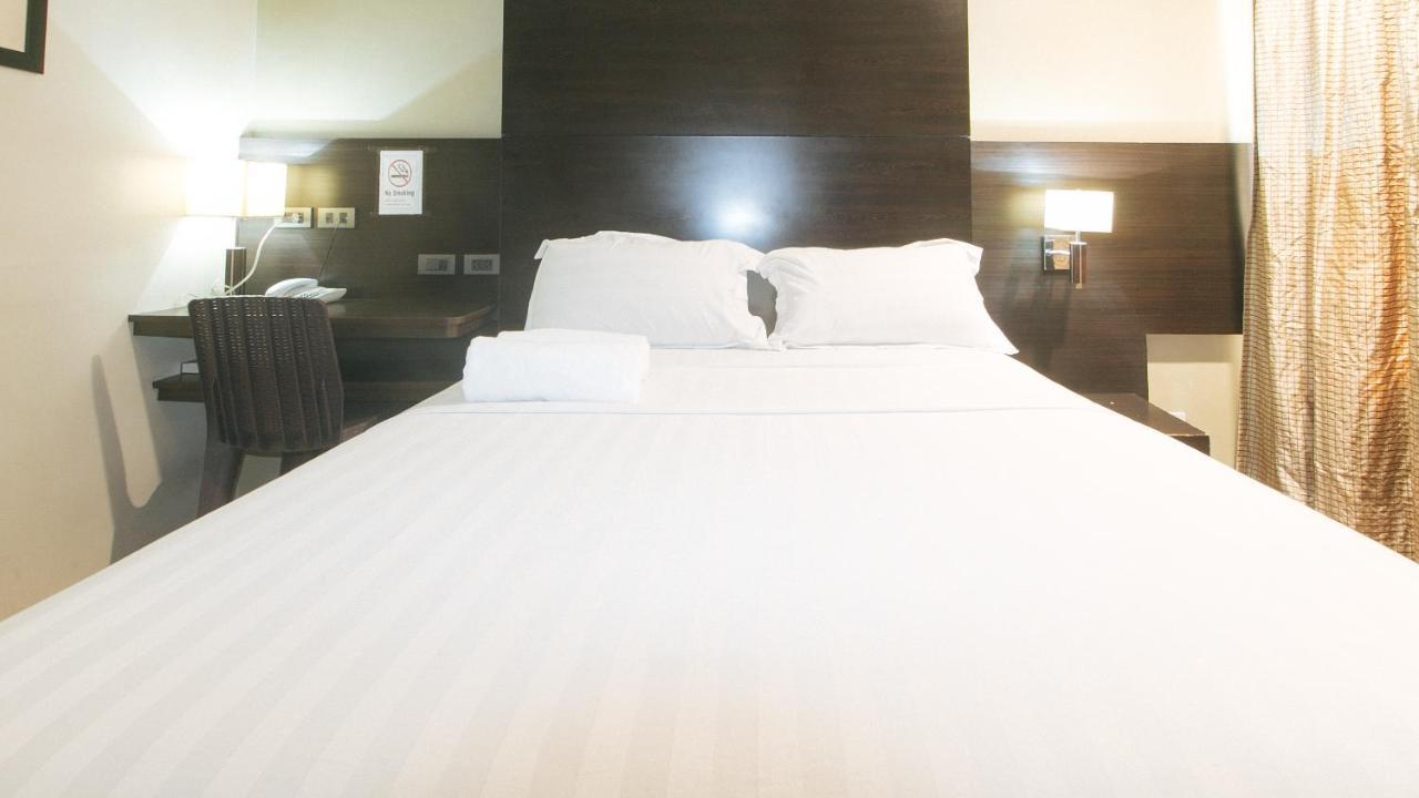 Lorenzzo Suites Hotel Makati City Bagian luar foto