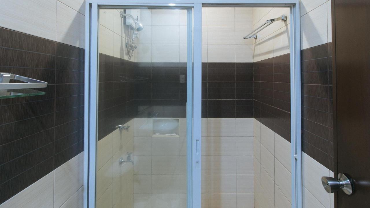 Lorenzzo Suites Hotel Makati City Bagian luar foto